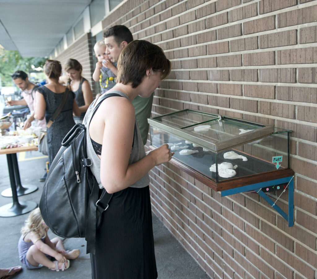 Vernissage keinraum vitrinen 2016 Eveline Brun